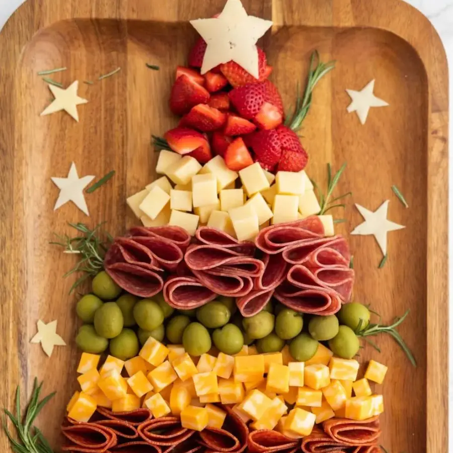 Unveil the secrets of the CHRISTMAS CHARCUTERIE BOARD. Learn to craft the perfect blend of festive flavors for memorable holiday gatherings.