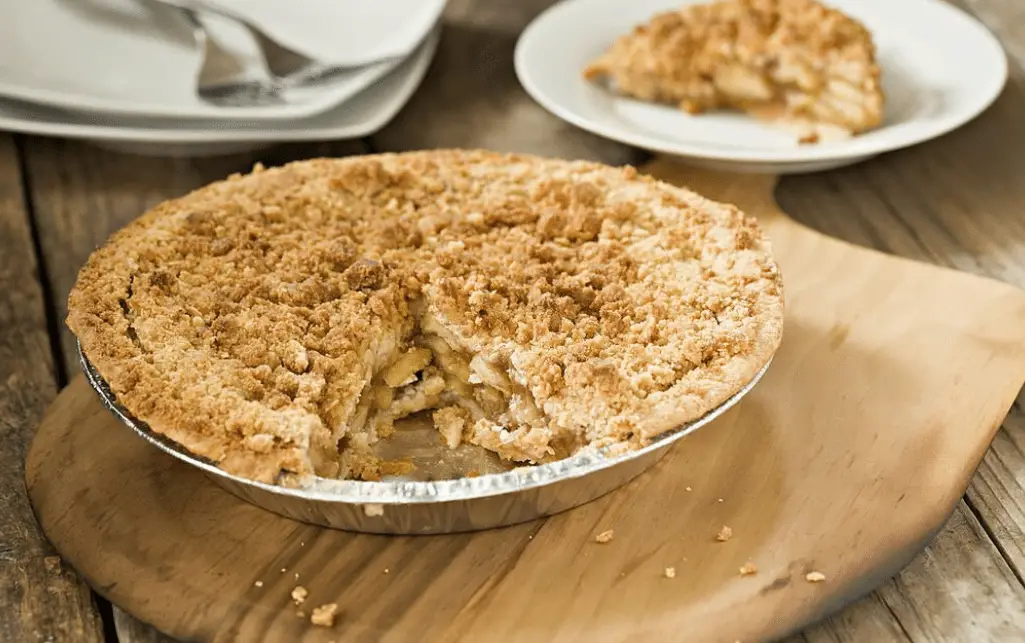 Explore the Pie Delight: Dutch Apple Pie vs. Apple Pie Streusel Unveiled
